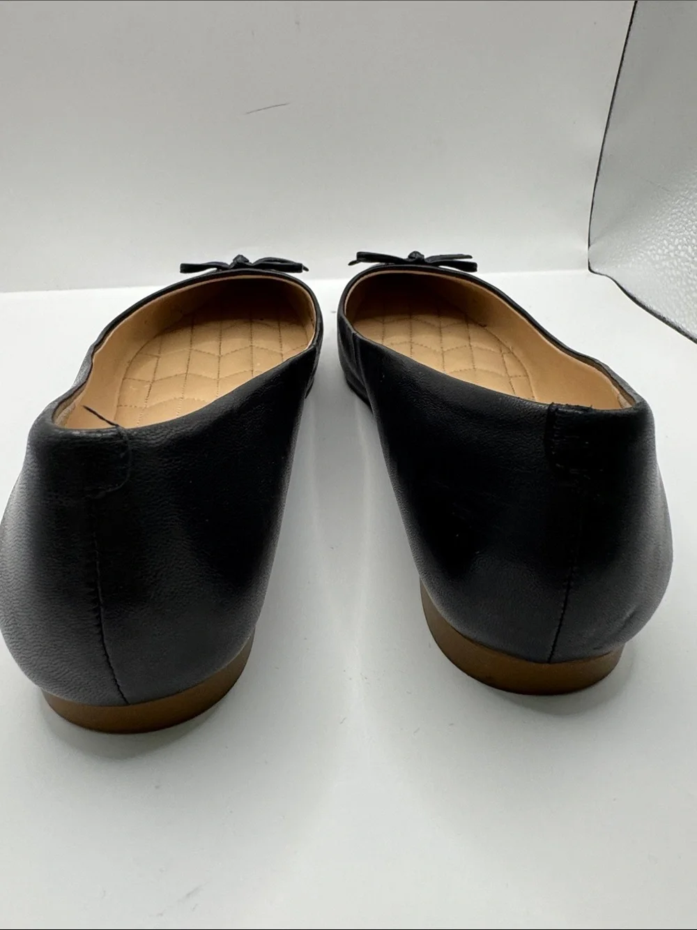 Coach Black Leather Pointed-Toe Bow Flats with Gold Logo Sz6.5